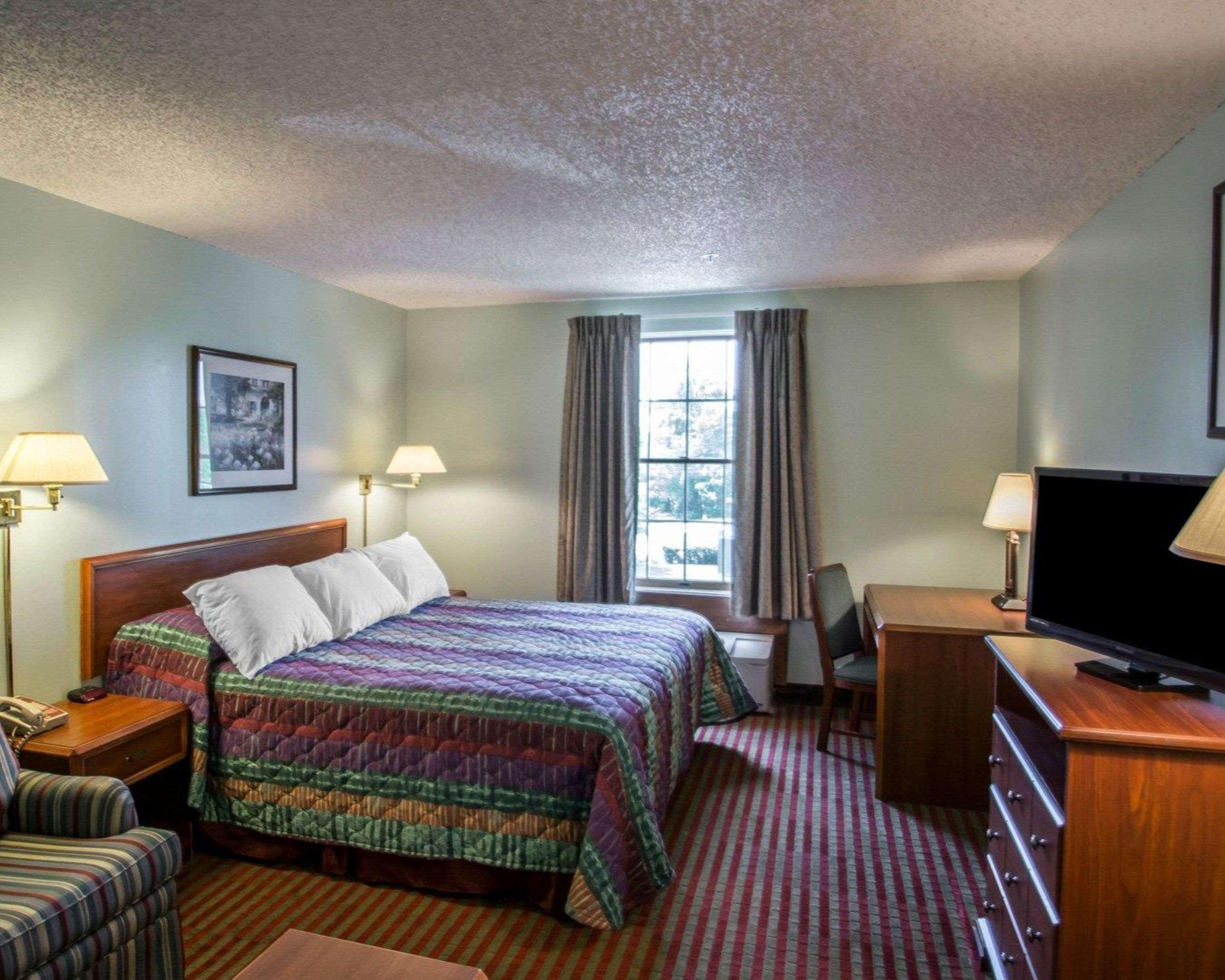 Rodeway Inn Lakeville Buitenkant foto