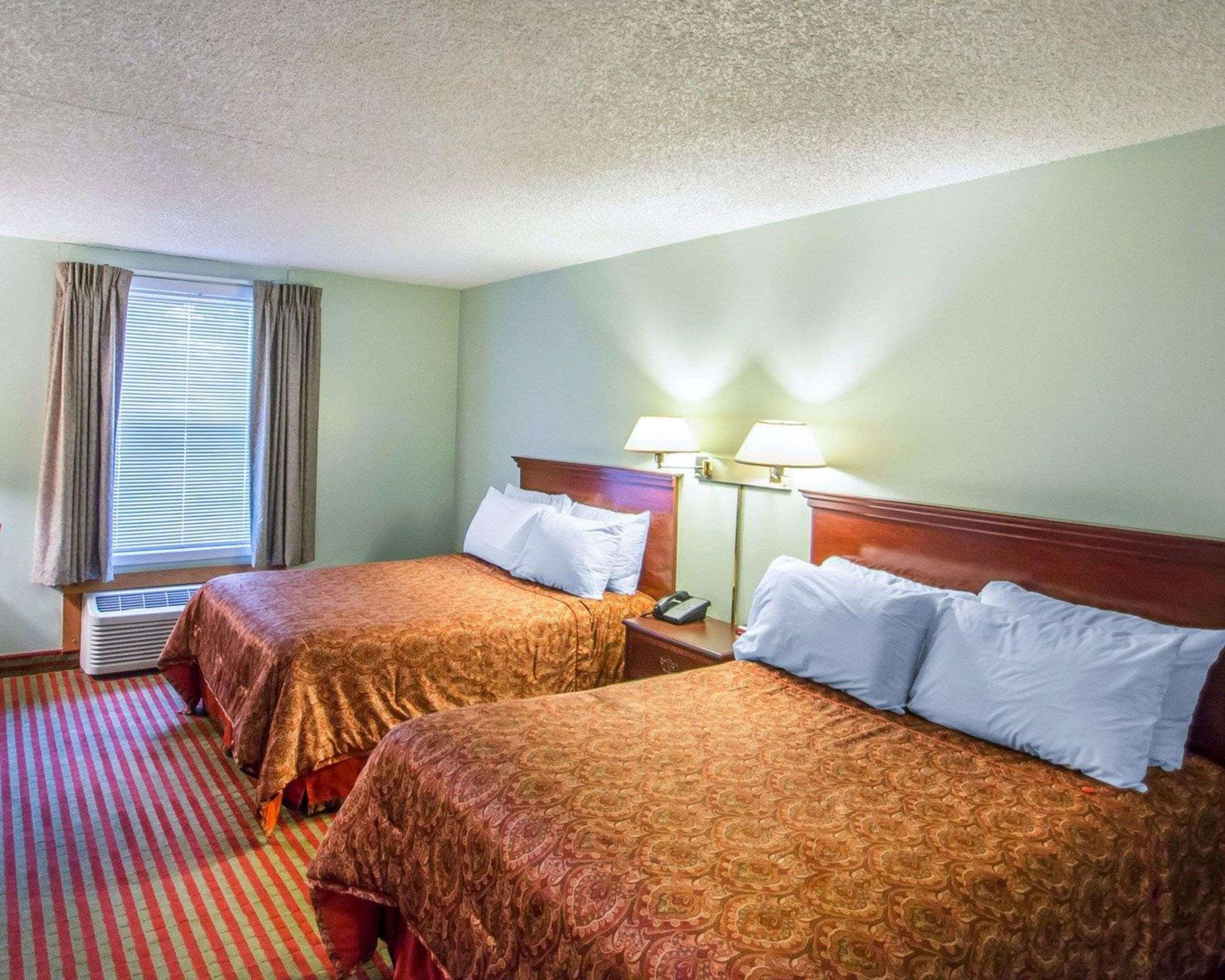 Rodeway Inn Lakeville Buitenkant foto