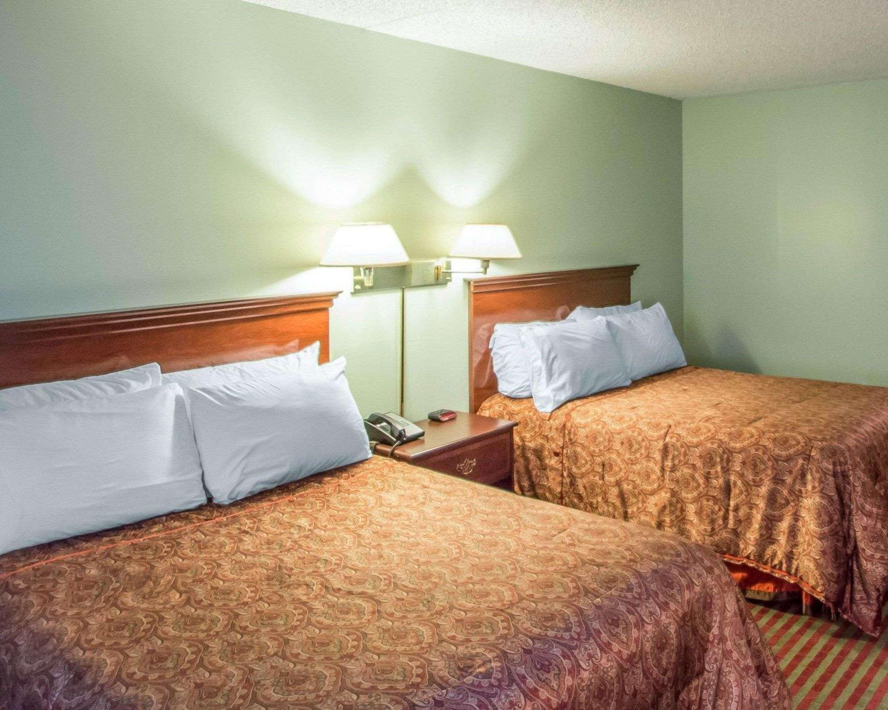 Rodeway Inn Lakeville Buitenkant foto
