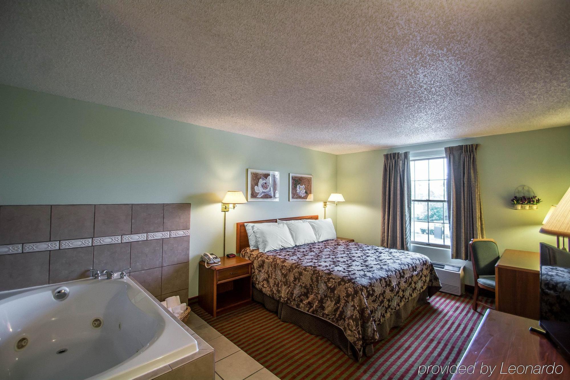 Rodeway Inn Lakeville Buitenkant foto