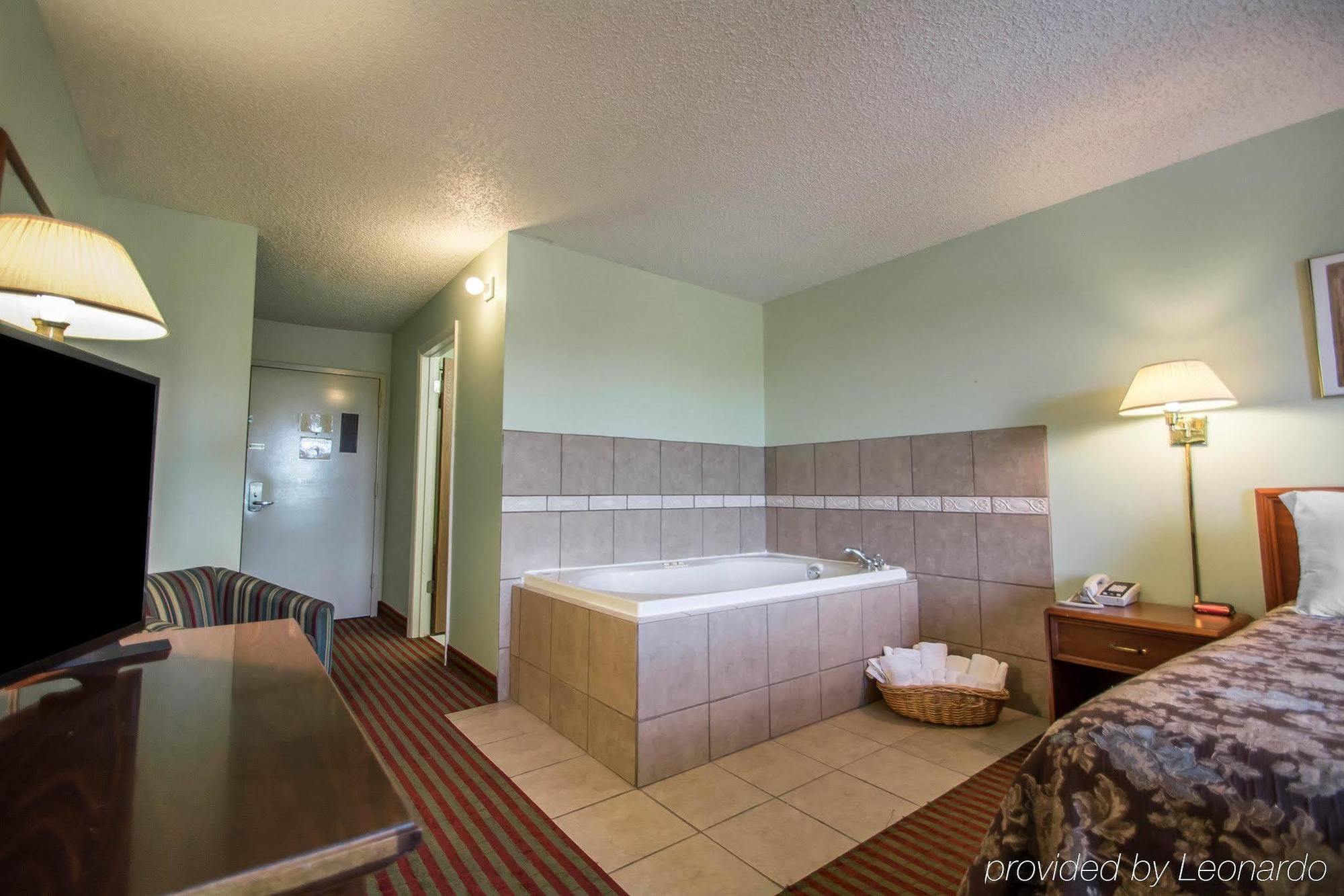 Rodeway Inn Lakeville Buitenkant foto